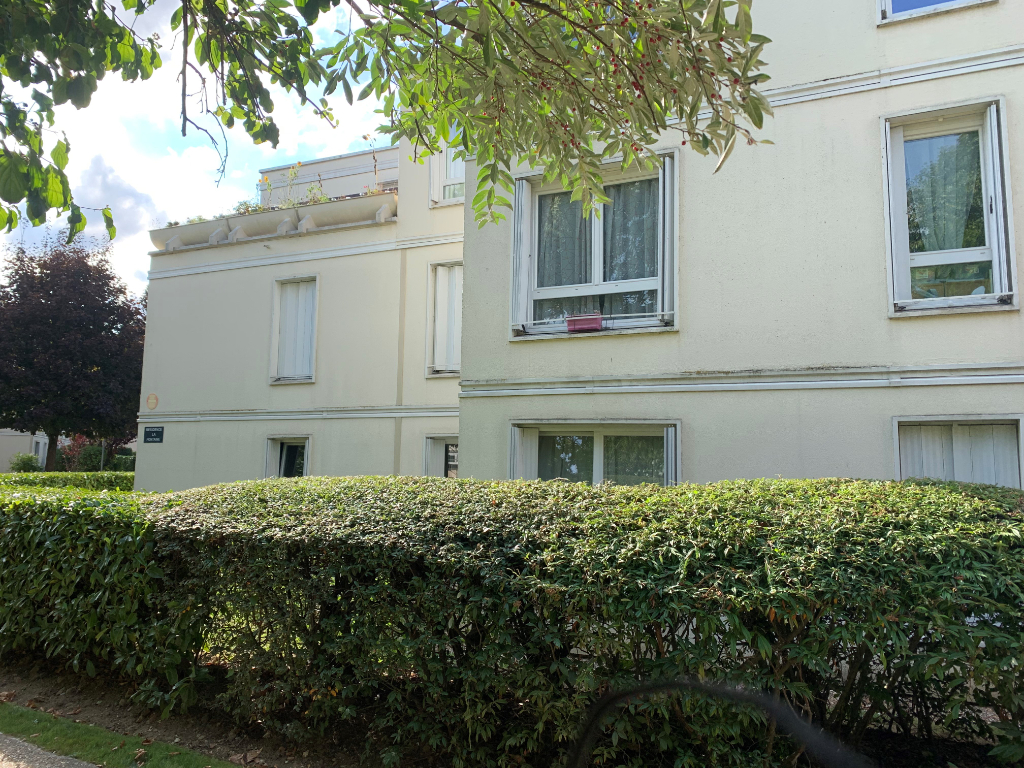 APPARTEMENT MONTIGNY LE BRETONNEUX - 4 pièce(s) meublé - 92 m2 APPARTEMENT MONTIGNY LE BRETONNEUX - 4 pièce(s) meublé - 92 m2