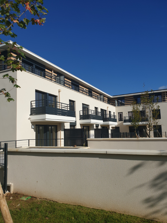 VOISINS LE BRETONNEUX - Studio neuf - 32 m² VOISINS LE BRETONNEUX - Studio neuf - 32 m²