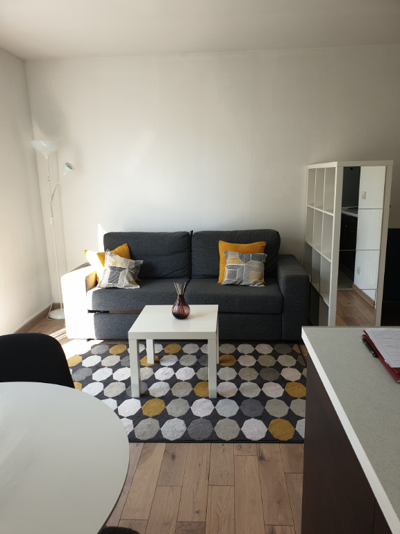 STUDIO MEUBLE VOISINS LE BRETONNEUX 30 m² STUDIO MEUBLE VOISINS LE BRETONNEUX 30 m²